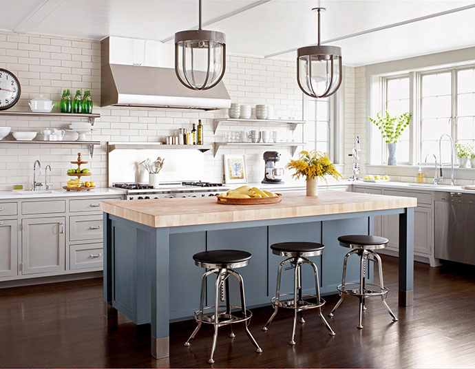 Zöld és keskeny konyhából ipari stílusú konyha, utána