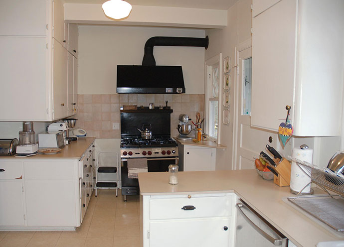 Szűk főzőhely, előtte