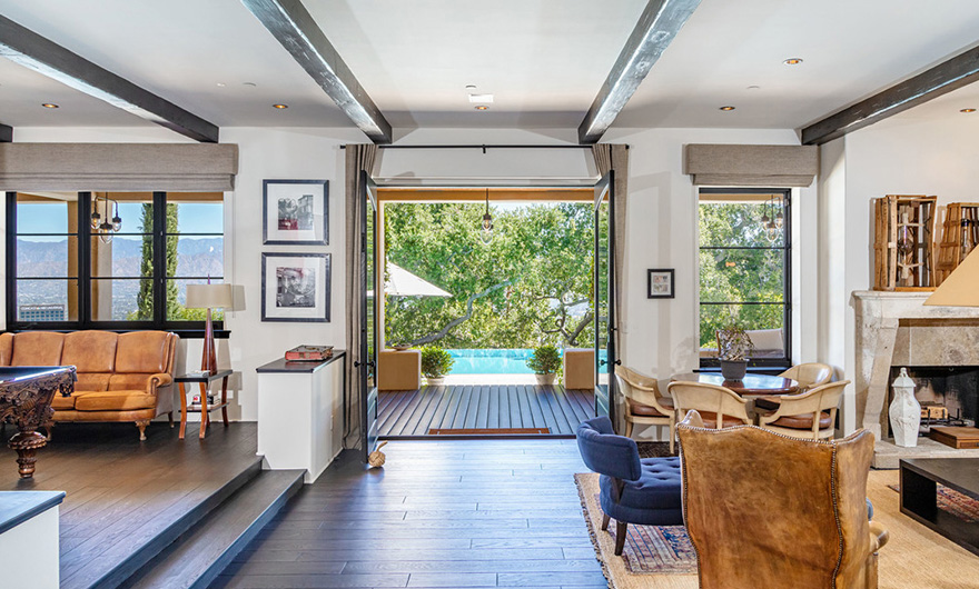 Justin Timberlake és Jessica Biel háza előtér