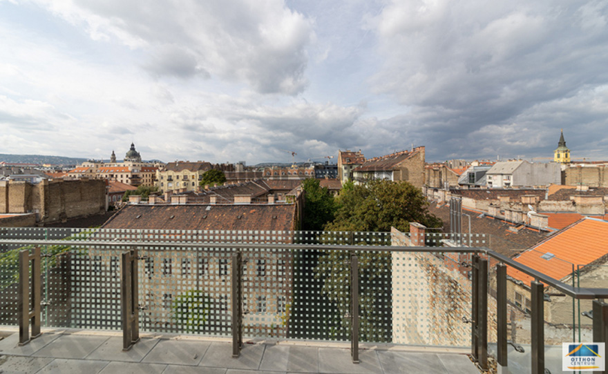 Teljes 7. emelet a VII. kerületben 649 millióért