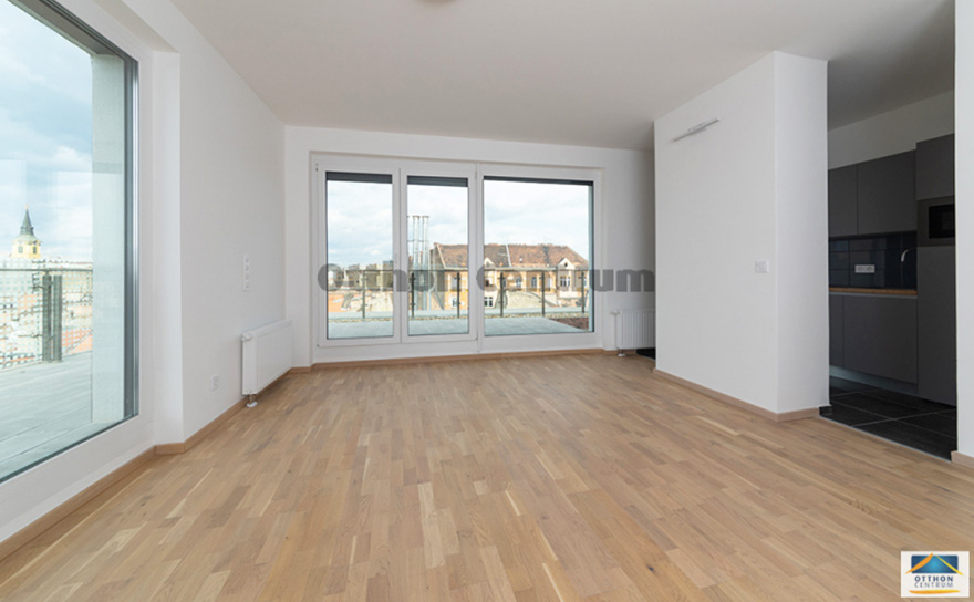 Teljes 7. emelet a VII. kerületben 649 millióért