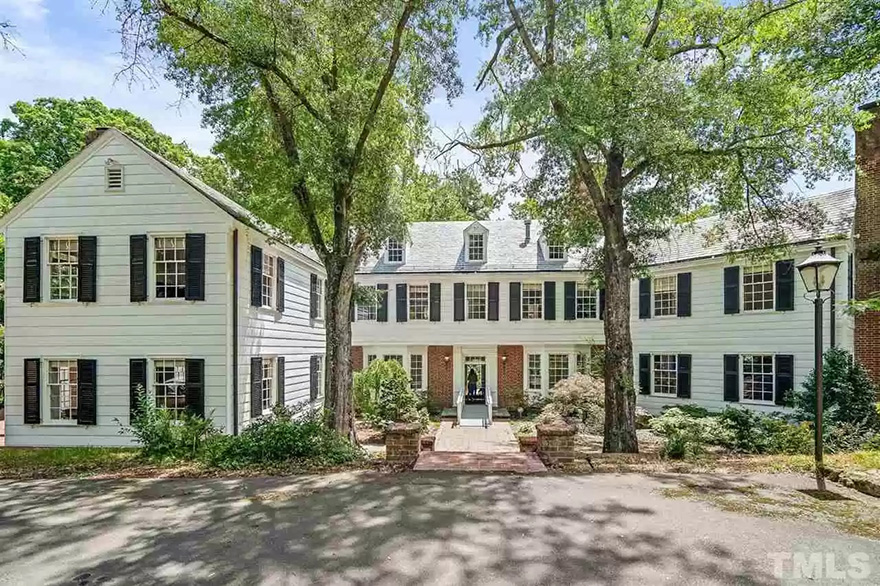 Az utolsó lépcsőfok háza - a bejárat kívülről