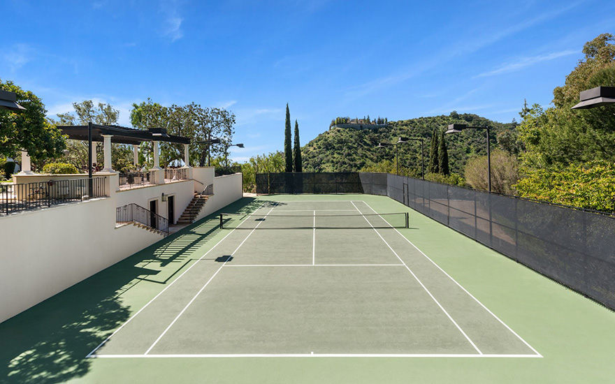 Drake Beverly Hills-i birtoka - teniszpálya