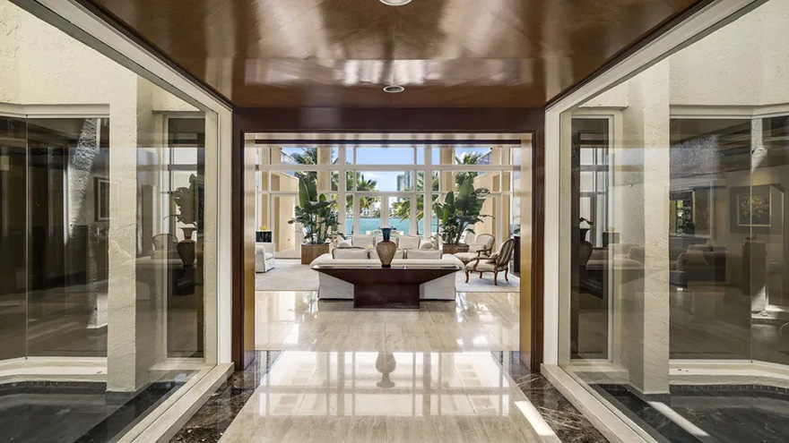 Rick Ross vízparti villája - nappali