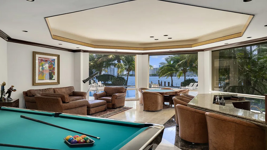 Rick Ross vízparti villája - nappali