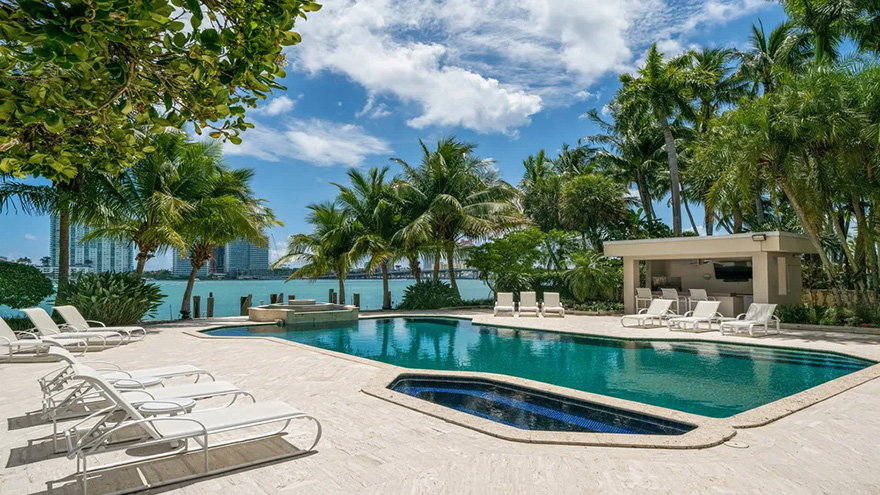 Rick Ross vízparti villája - medence