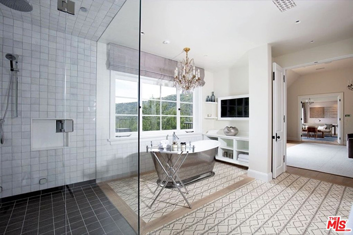 Justin Bieber és Hailey Baldwin rezidenciája Beverly Park-ban