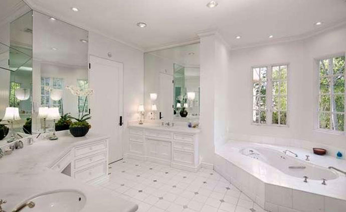 Reese Witherspoon új kúriája, fürdő