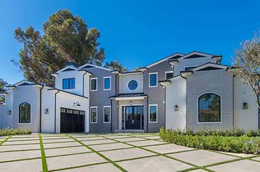 Nézz be Bruce Willis 10 millió dolláros Brentwood-i otthonába