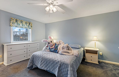 Ingatlan eladás húsvéti nyúllal?