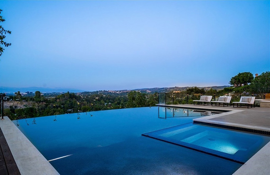 Will Smith háza medence