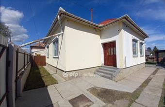 Eladó Tiszaföldvári családi ház hirdetés (43412858)