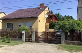 Eladó Győrújbaráti családi ház hirdetés (31737857)