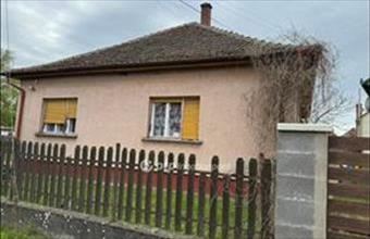 Eladó Poroszlói családi ház hirdetés (54253694)