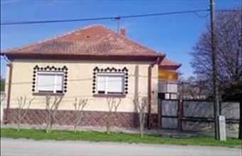 Eladó Csornai családi ház hirdetés (57476399)