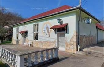 Eladó Mogyorósbányai üzlethelyiség utcafronton hirdetés (27546697)