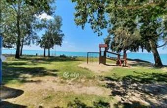 Eladó Balatonakarattyai tégla lakás hirdetés (76333239)