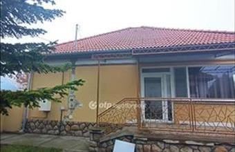 Eladó Nagykátai családi ház hirdetés (34383175)
