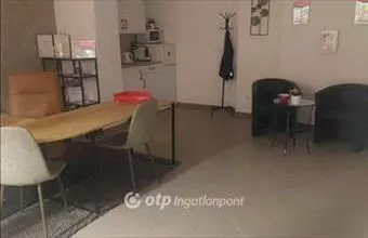 Kiadó Veszprémi üzlethelyiség üzletházban hirdetés (74537834) Kiadó Veszprémi üzlethelyiség üzletházban hirdetés (74537834)