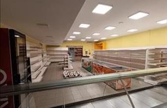 Eladó Szentesi üzlethelyiség üzletházban hirdetés (64967324)