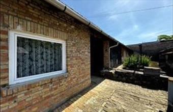 Eladó Röszkei családi ház hirdetés (53287843)