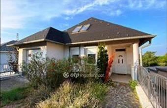 Eladó Győrújbaráti családi ház hirdetés (99497582)