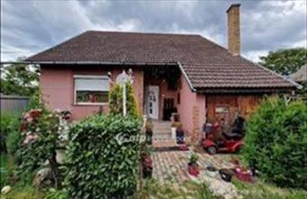 Eladó Hajdúszoboszlói családi ház hirdetés (93454485)