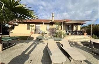 Eladó Kecskeméti családi ház hirdetés (72734373)