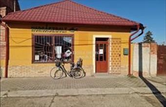 Eladó Kunszentmártoni üzlethelyiség utcafronton hirdetés (79771328)