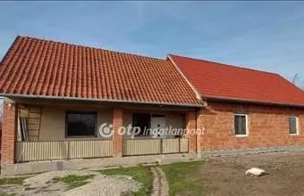 Eladó Csanyteleki családi ház hirdetés (73675323)