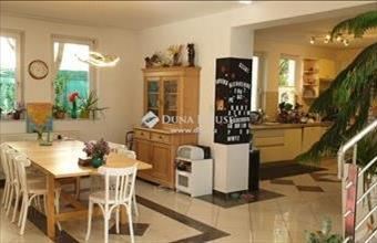 Eladó Budapest II. kerületi családi ház hirdetés (65955337)