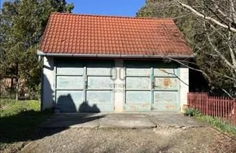 Eladó Szekszárdi egyedi garázs hirdetés (93235972)
