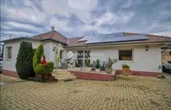 Eladó Budapest XVI. kerületi családi ház hirdetés (37415323) Eladó Budapest XVI. kerületi családi ház hirdetés (37415323)