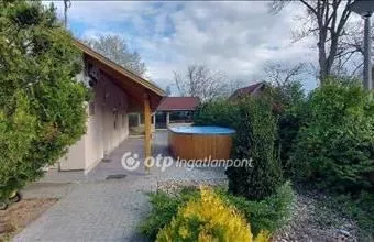 Eladó Kunszentmártoni hétvégi ház hirdetés (81753679) Eladó Kunszentmártoni hétvégi ház hirdetés (81753679)