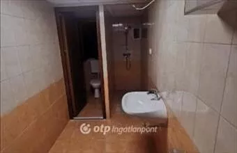 Eladó Budapest VII. kerületi üzlethelyiség utcafronton hirdetés (25443835) Eladó Budapest VII. kerületi üzlethelyiség utcafronton hirdetés (25443835)