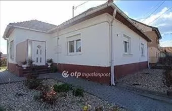 Eladó Jászfényszarui családi ház hirdetés (37791914) Eladó Jászfényszarui családi ház hirdetés (37791914)