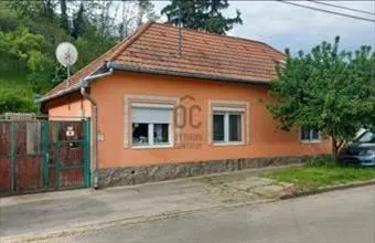 Eladó Szekszárdi családi ház hirdetés (97833243) Eladó Szekszárdi családi ház hirdetés (97833243)