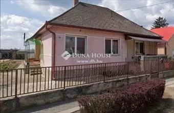 Eladó Komorói családi ház hirdetés (45493444) Eladó Komorói családi ház hirdetés (45493444)
