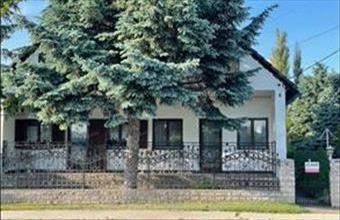 Eladó Almásfüzitői családi ház hirdetés (56378235)