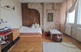 Eladó Budapest II. kerületi csúsztatott zsalus lakás hirdetés (33656543)