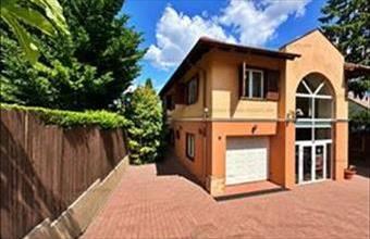 Eladó Budapest III. kerületi családi ház hirdetés (63955458)