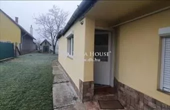 Eladó Csajági családi ház hirdetés (42298965) Eladó Csajági családi ház hirdetés (42298965)