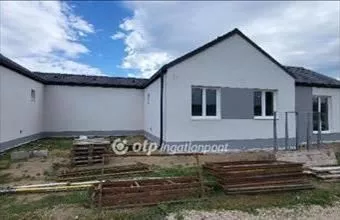 Eladó Győrszemerei ikerház hirdetés (37435726) Eladó Győrszemerei ikerház hirdetés (37435726)