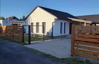 Eladó Balatonkeresztúri családi ház hirdetés (79349364) Eladó Balatonkeresztúri családi ház hirdetés (79349364)