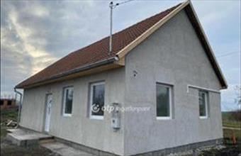 Eladó Újszászi családi ház hirdetés (38958322)