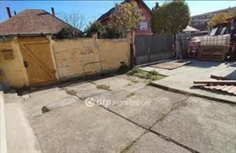 Eladó Jászberényi családi ház hirdetés (57444255)