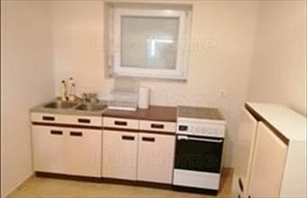 Kiadó Balatonendrédi telephely hirdetés (42536742)