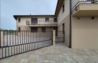 Eladó Szántódi tégla lakás hirdetés (24392434)