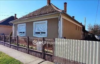 Eladó Polgári családi ház hirdetés (67273927)