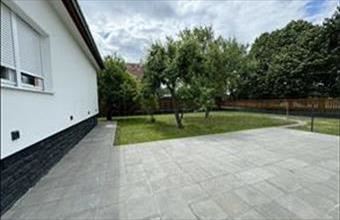 Eladó Siófoki üzlethelyiség üzletházban hirdetés (55474579)